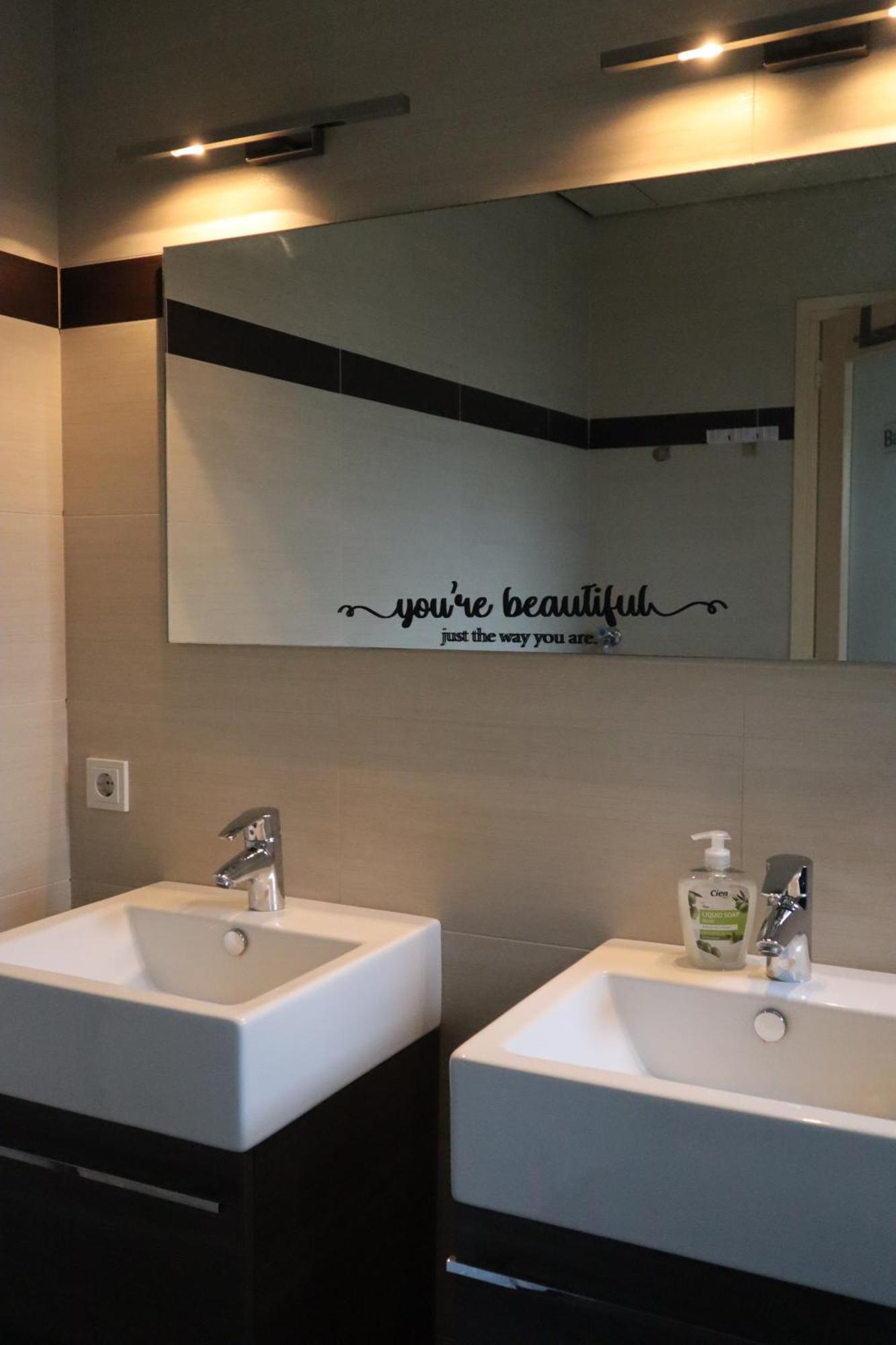 Room Stella Suite Тилбург Экстерьер фото